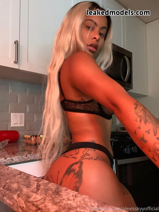 Alexisskyyofficial Naked (18 Photos + 1 Video)