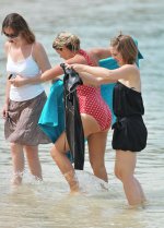 hollywilloughby e.jpg