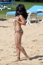 vanessa_hudgens_red_mexican_bikini_16.jpg
