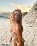 Bella_Thorne_nude_leaked_012.jpg