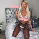 Screenshot 2021-12-10 at 14-09-17 courtney ( courtneydoylex) is on Instagram.jpg