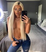 Screenshot 2021-12-10 at 14-10-08 courtney ( courtneydoylex) is on Instagram.jpg