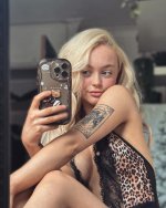 That%20one%20stretch%20mark%20really%20wanted%20to%20make%20a%20appearance%20%F0%9F%AB%A1 2.jpg