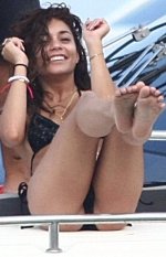 Vanessa-Hudgens-Feet-1063812.jpg