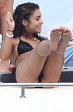 Vanessa-Hudgens-Feet-1063816.jpg