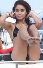 Vanessa-Hudgens-Feet-1063818.jpg