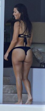 kourtney-kardashian-pt-365-v0-9dhodnxlfv8c1.jpg