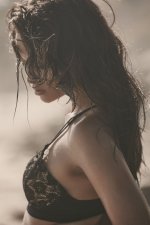 Shanina Shaik-Nude-10-leakedmodels.com.jpg