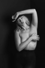 Shannon Milligan-Nude-1-leakedmodels.com.jpg