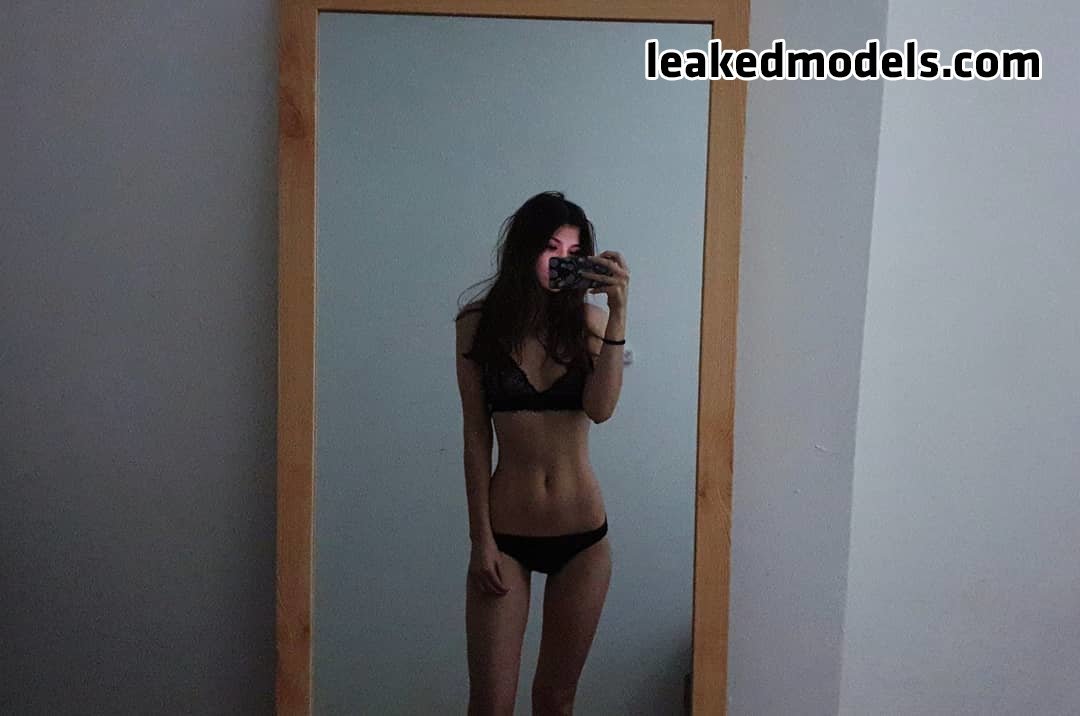 daniella   babyyygorilla leaked nude leakedmodels.com 0019 - Daniella – babyyygorilla Leaks (25 Photos)